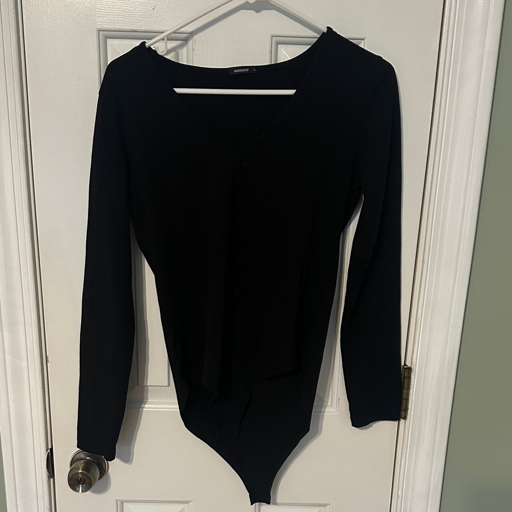 6 Large Women’s Bodysuits. Black, Navy and White - Picture 3 of 12